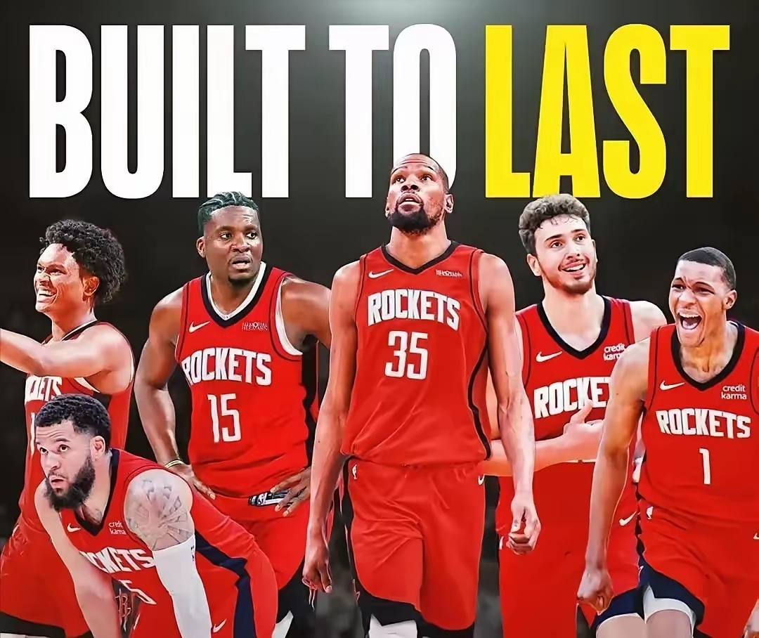 保安大爷中场硬核加入拉拉队，全场尖叫炸了！（中场惊喜！保安大爷硬核加入啦啦队，全场尖叫沸腾）