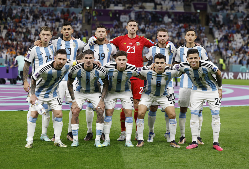 荷媒：阿贾克斯将与小克鲁伊夫会面，他是贾府新任总监候选人（荷媒：阿贾克斯将会见小克鲁伊夫，后者为新任总监人选）