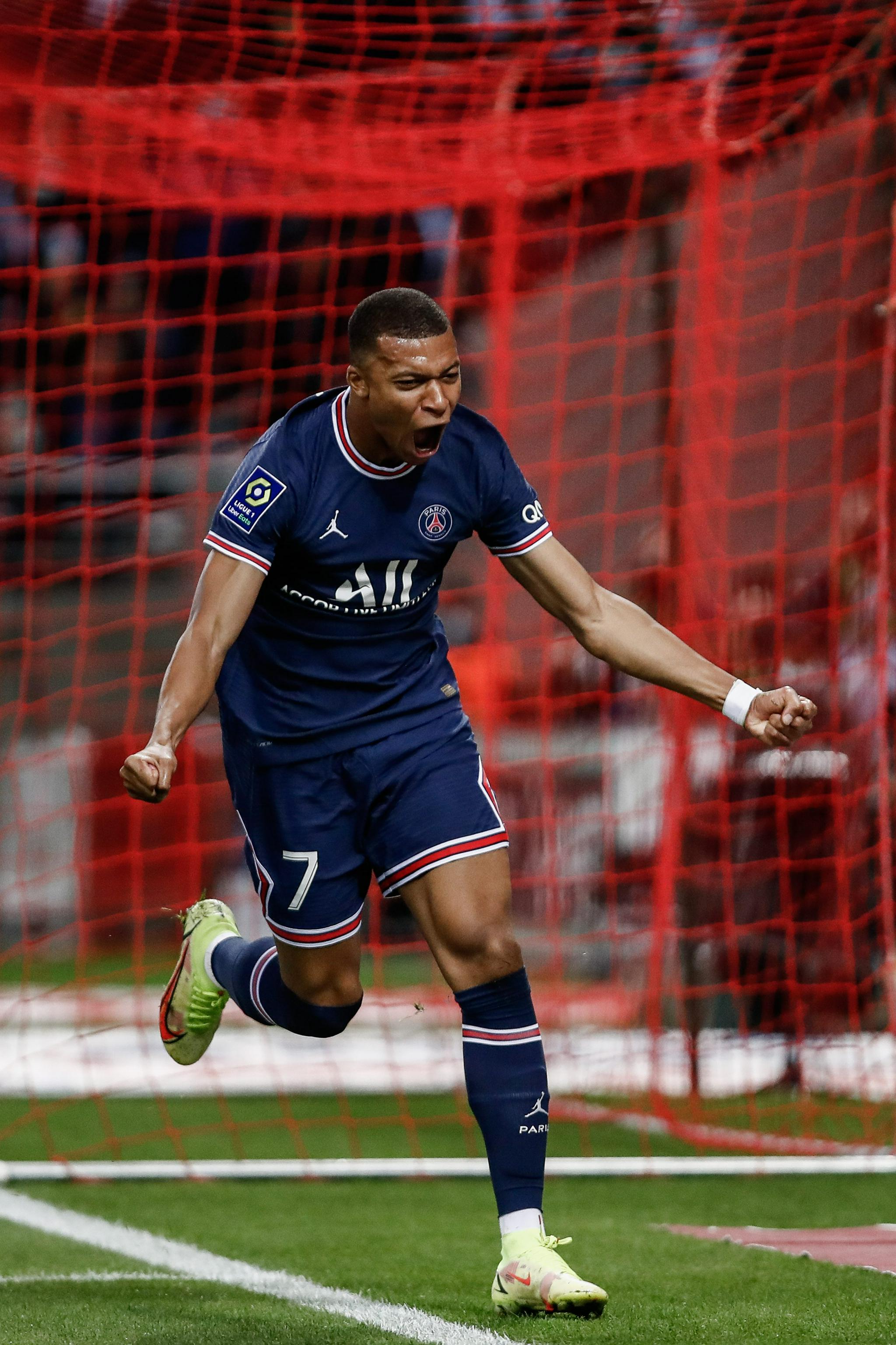 侵略性十足！萨姆纳2战累计25次罚球，接近占据得分50%（侵略性拉满！萨姆纳两战合计25次罚球，得分近半靠罚球）