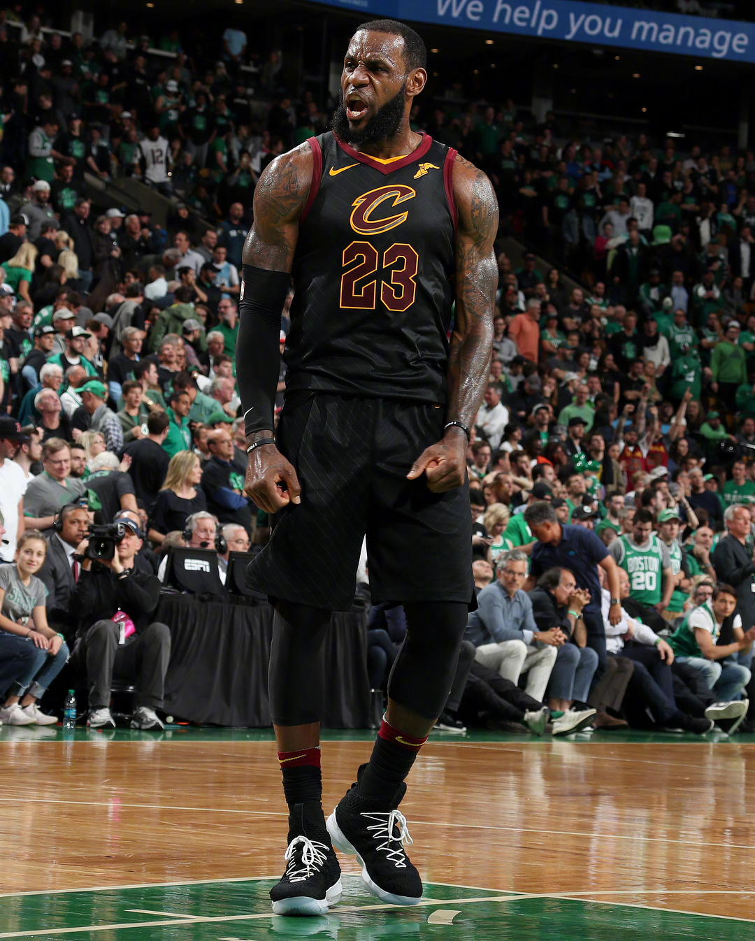 NBA明星球员换队动态（NBA巨星转会最新速递）