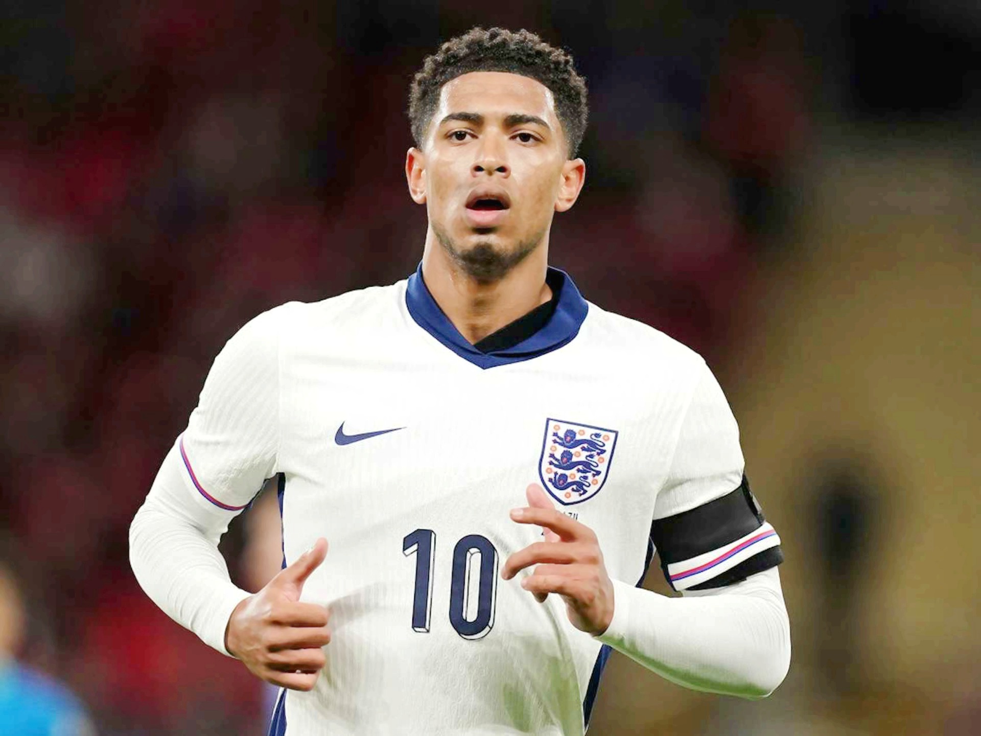 篮球巨星约基奇：关注篮球，热爱教学（篮球名将约基奇：专注篮球，钟情教学）