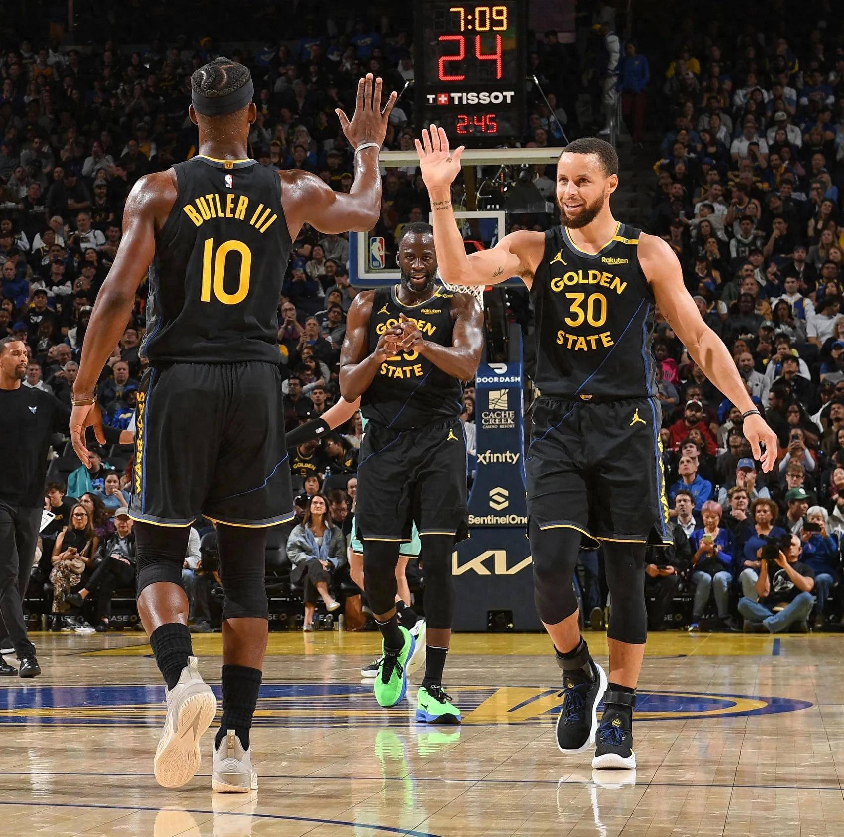 记者：阿德耶米决定明夏离开德甲，曼联、切尔西均有意（名记者：阿德耶米拟于明夏告别德甲，曼联与切尔西均有意引进）