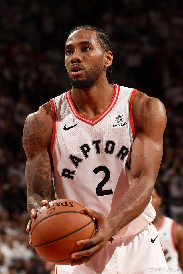 美加墨世界杯抽签出炉，三东道主获上上签，引发争议，詹俊点评小组赛看点。（北美世界杯抽签揭晓：三东道主签运爆表引热议，詹俊解读小组赛看点）