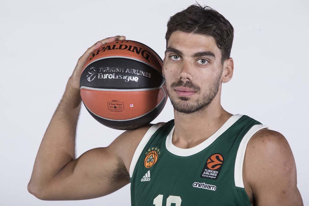 状态很不错！杰伦威开局造杀伤+突破+超远三分 连砍6分！（状态炸裂！杰伦威开场连造犯规+突破命中+超远三分，连得6分）