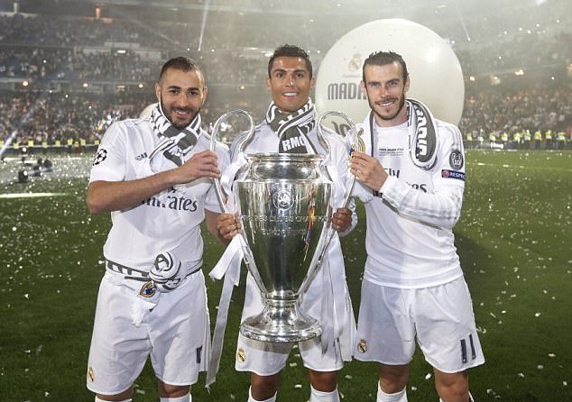 三连败！利物浦1-4埃因霍温，范戴克送点，德里乌赫双响（利物浦三连败：1-4负于埃因霍温，范戴克献点，德里乌赫梅开二度）