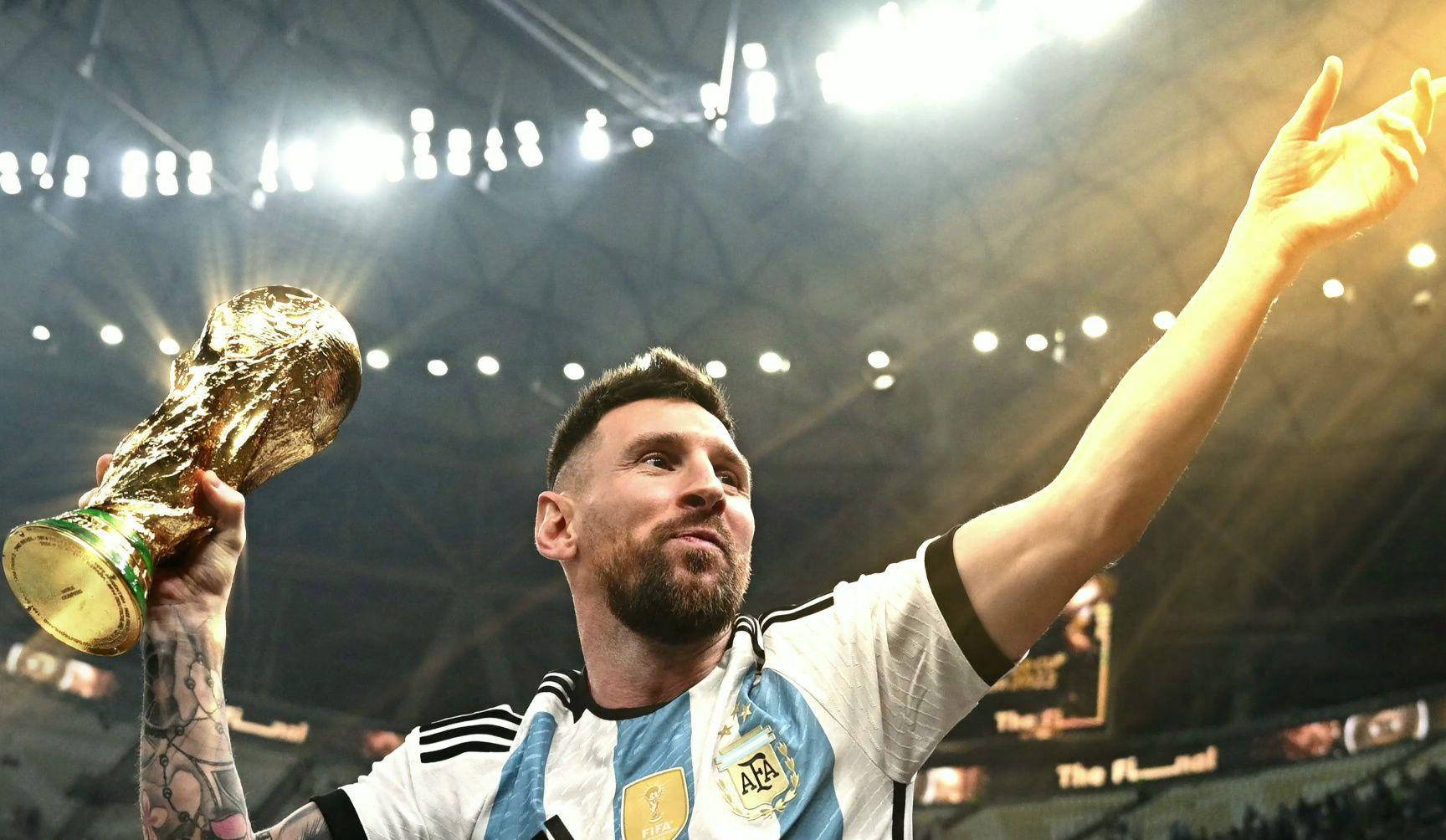 他真把足球踢成艺术了（他把足球踢出了艺术境界）