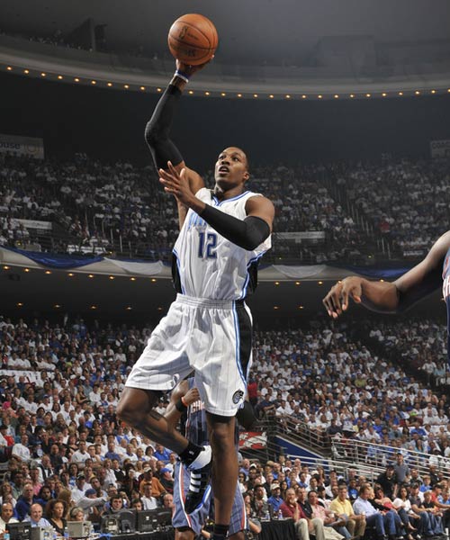 日职联半场：莱奥破门被吹，鹿岛鹿角暂0-0横滨FC（日职联半场战报：莱奥进球被判无效，鹿岛鹿角0-0横滨FC）