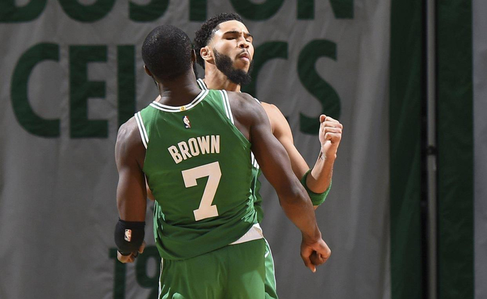 国米0比1利物浦遭欧冠两连败，VAR判点致胜（VAR判罚点球成关键，国米0-1不敌利物浦遭欧冠两连败）