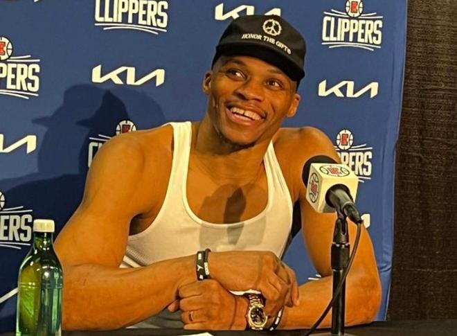 英超第15轮：B费2射1传姆伯莫芒特破门 曼联4-1狼队（英超第15轮：B费两射一传，姆伯莫与芒特破门，曼联4-1大胜狼队）