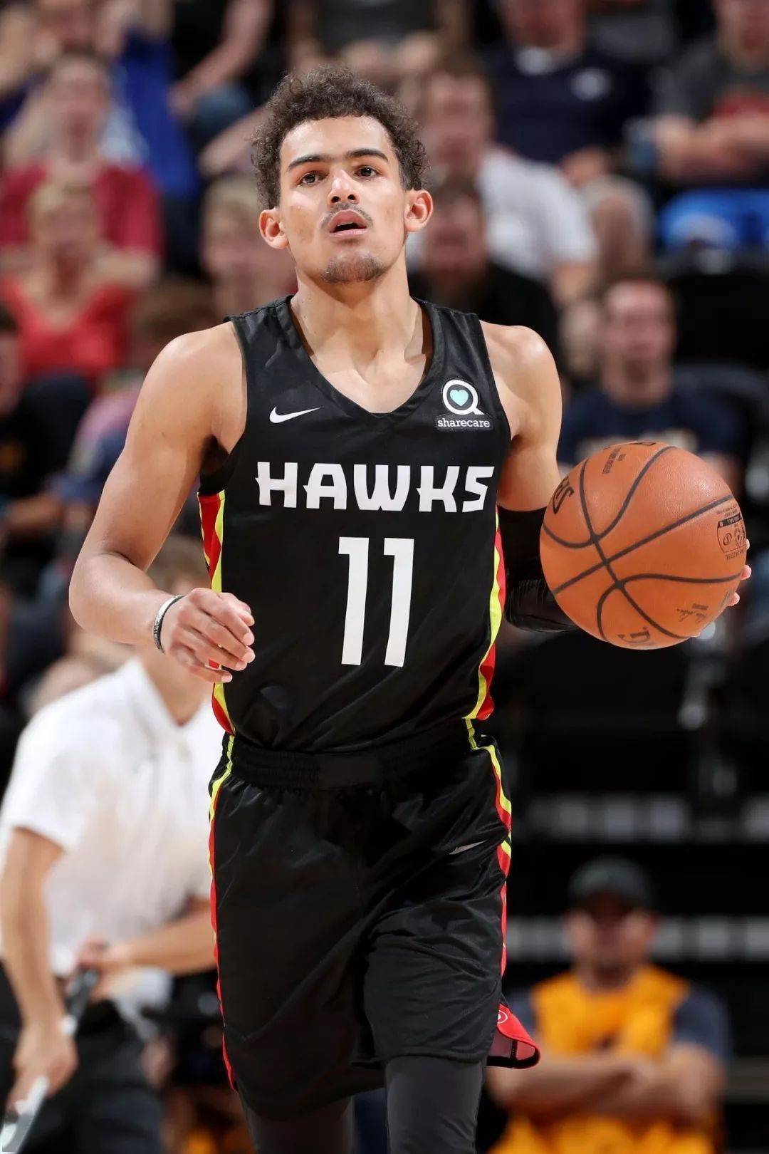 山东男篮险胜北京男篮，以4分优势晋级八强，双方激烈争夺，关键球员表现突出。（鏖战四节，山东男篮4分险胜北京晋级八强，关键球员发挥抢眼）