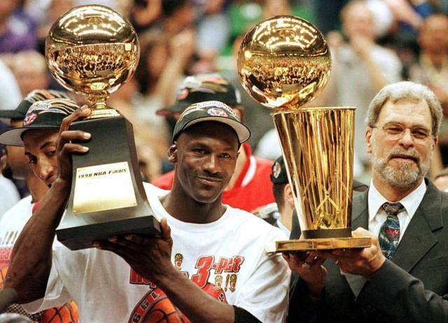 澎湃：管理层想复刻郭士强案例恐有偏差，邵佳一应提升抗压能力（澎湃评：管理层试图复制郭士强模式或有偏差，邵佳一需提高抗压能力）