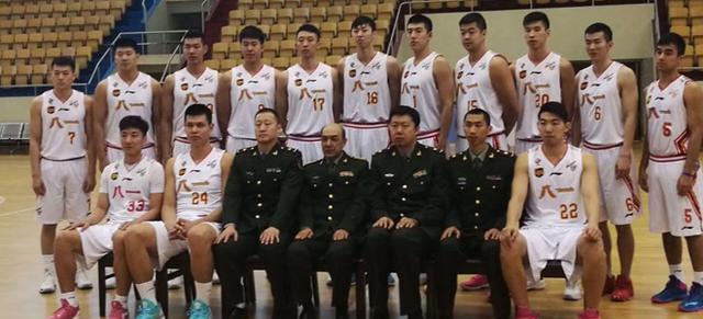 2025赛季，成都蓉城以红焰为刃、热血为甲，在三...（2025赛季，成都蓉城执赤焰为锋、披热血为甲，燃魂出征）