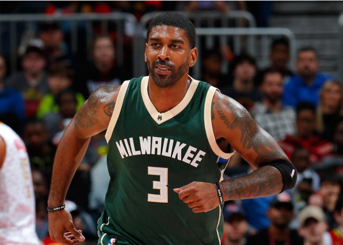 中超半场：加布里埃尔闪击破门，上海海港暂1-0大连英博（中超半场战报：加布里埃尔开场闪击，上海海港半场1-0领先大连英博）