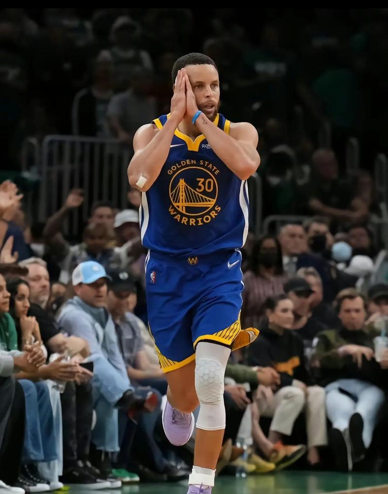 德甲半场：安塞尔米诺建功，多特蒙德暂1-0勒沃库森（半场战报：安塞尔米诺破门，多特蒙德暂以1-0领先勒沃库森）