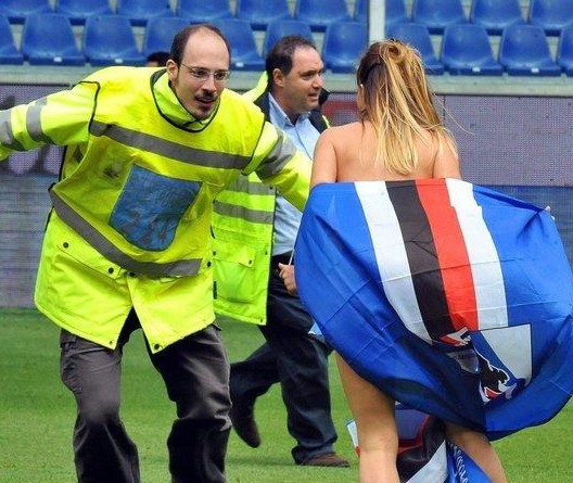 足球国足助教透露球队新目标：冲击小组第一（国足助教披露球队新目标：剑指小组头名）