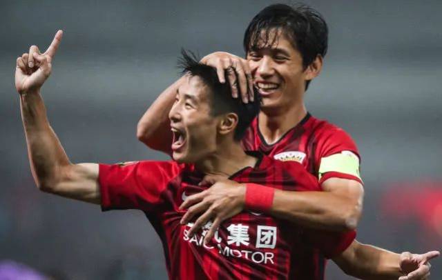 R.I.P.，佛罗伦萨小将理查德森的父亲、前NBA球星迈克尔-理查德森去世（前NBA球星迈克尔-理查德森辞世，佛罗伦萨小将理查德森痛失父亲）