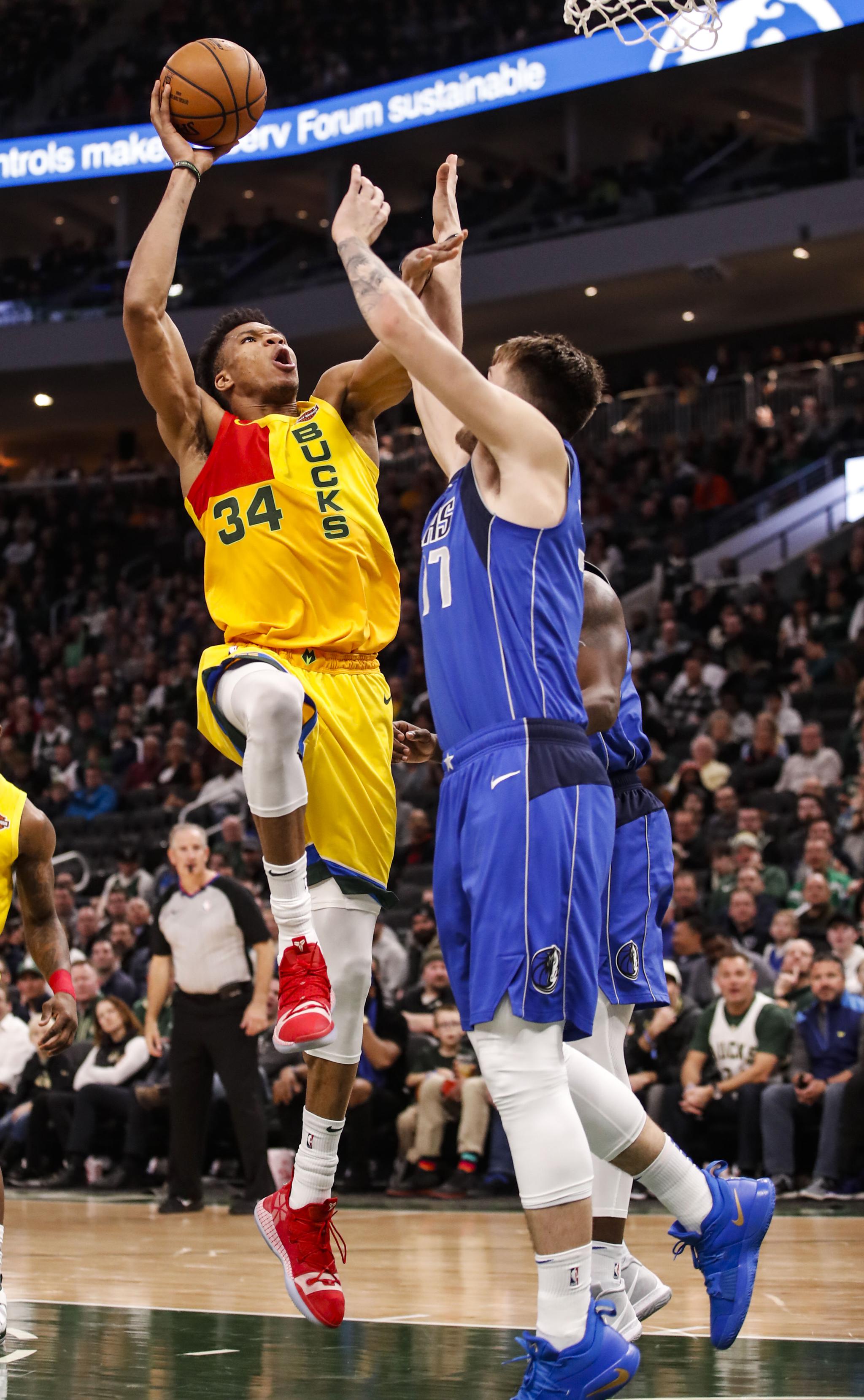 布伦森盛赞科勒克：汗水铸就里程碑，替补奇兵闪耀冠军夜（布伦森称赞科勒克：汗水成就里程碑，替补功臣耀眼封王之夜）