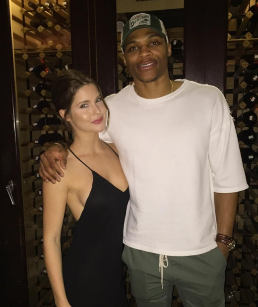 曼联主帅阿莫林迎战伯恩茅斯：老特拉福德能否再现荣耀？（阿莫林率曼联迎战伯恩茅斯：老特拉福德还能重燃辉煌吗？）