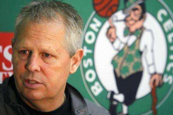 一周内两战同一对手！AC米兰先赢后输出局，防守进攻问题暴露！（一周两战同敌！AC米兰先胜后出局，攻防短板尽显）