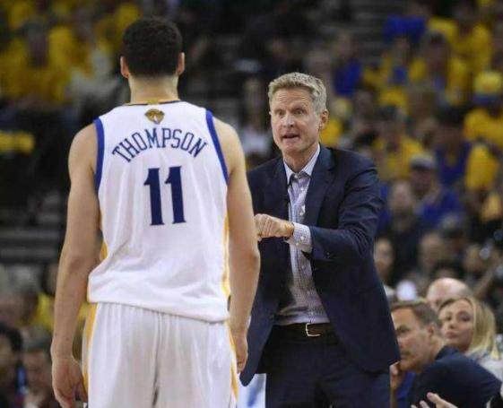 12月6日NBA看点：黄绿大战激情上演，雷霆冲击14连胜（12月6日NBA焦点：黄绿巅峰对决开战，雷霆剑指14连胜）