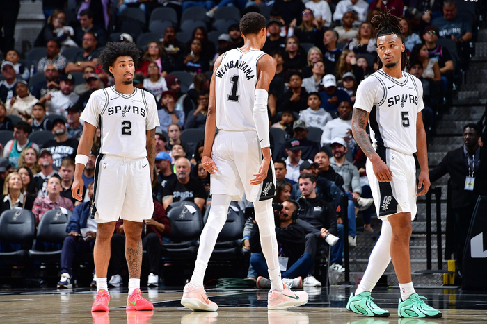 官方：西甲宣布与上海海港合作，协助球员教练培训和球队管理（西甲官宣携手上海海港，共同推进球员与教练培训及球队管理）